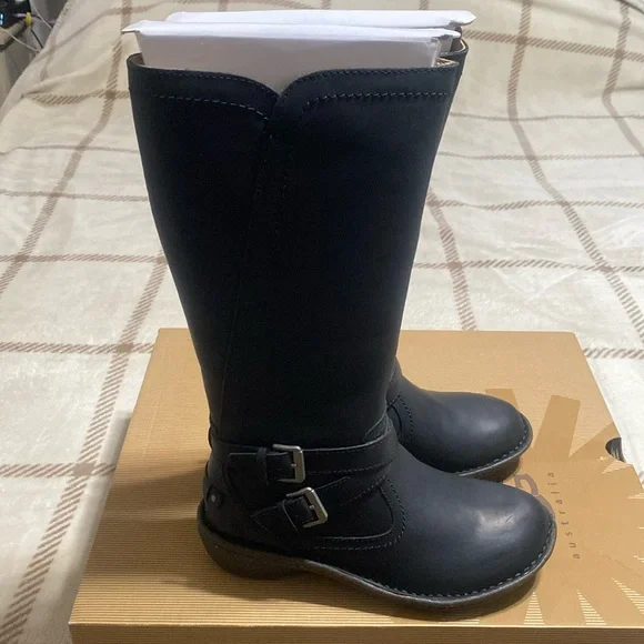 NWOT Black Leather Ugg 100% Wool Size 5 - Picture 4 of 6